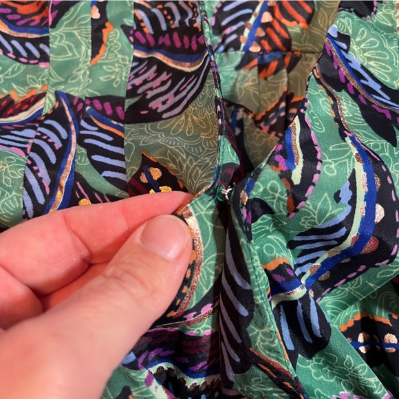 Democracy Leaf Print V-Neck Blouse Metallic Cottagecore Cropped Women's PM - Picture 12 of 12